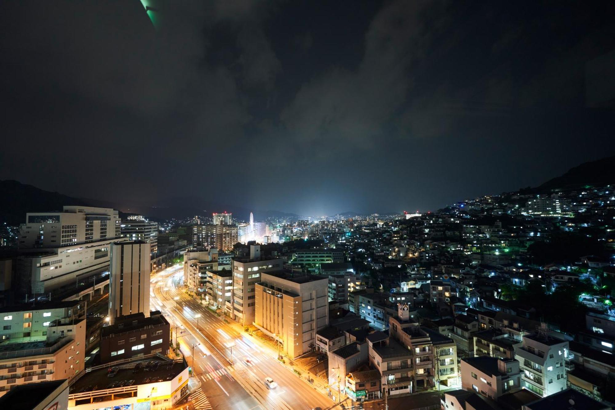 The Global View Nagasaki Ξενοδοχείο Εξωτερικό φωτογραφία View of the city at night