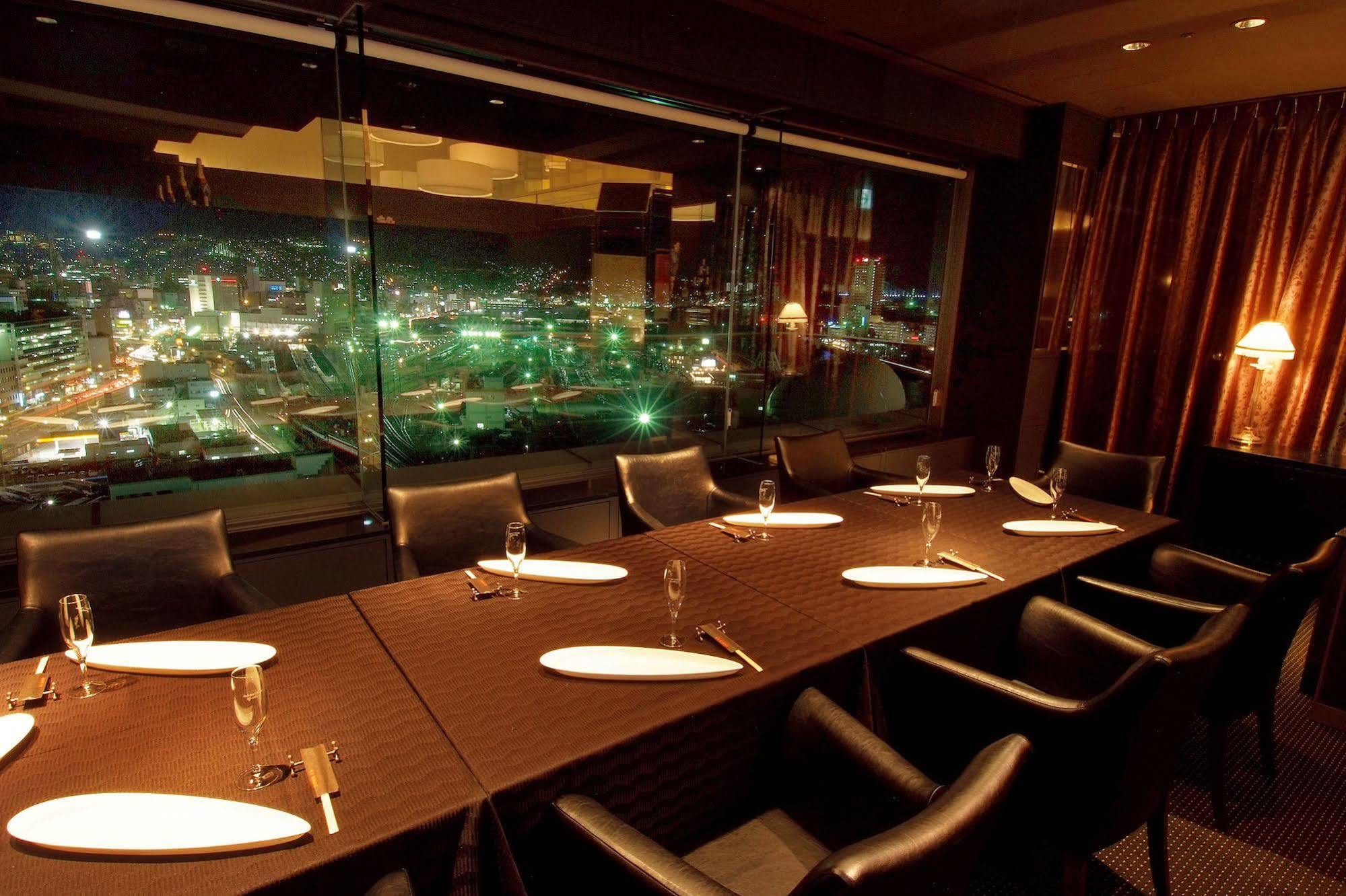 The Global View Nagasaki Ξενοδοχείο Εξωτερικό φωτογραφία The interior of the restaurant